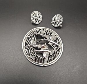 Sarah Coventry Birds In Flight Brooch Earring Set Vintage 1967